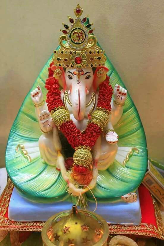 Cute Ganesha in leaf
